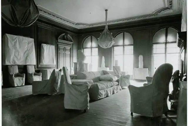 Between being a mansion and a museum, the Living Hall not yet revealed, 1933.